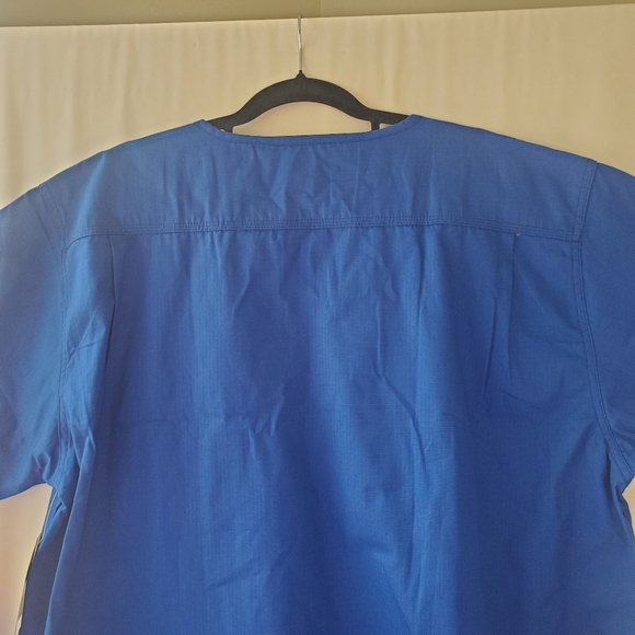 Carhartt size XL NWT Men's bright blue v-neck, S/sl 1 pocket scrubs - Picture 7 of 8